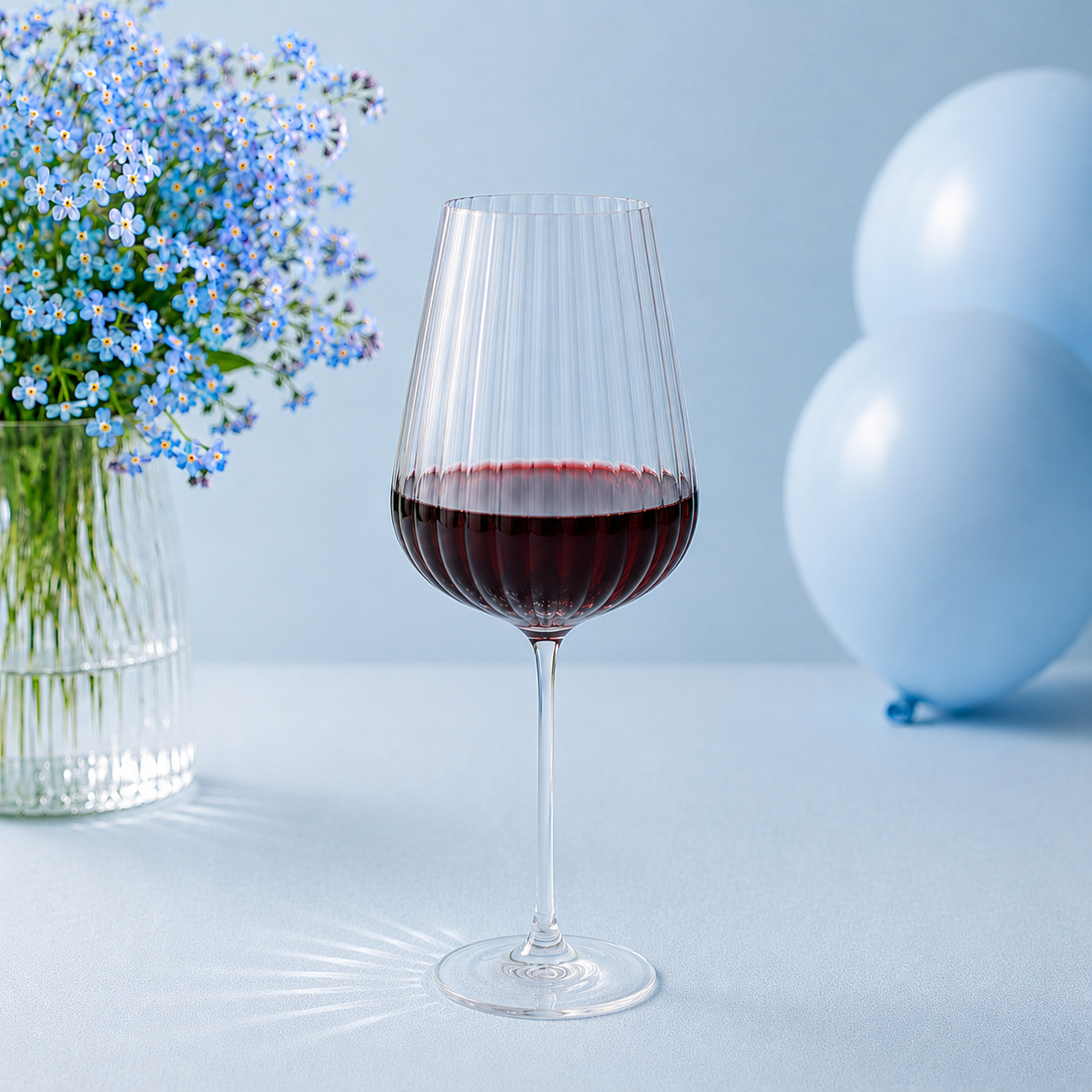 Ribbat rödvinsglas