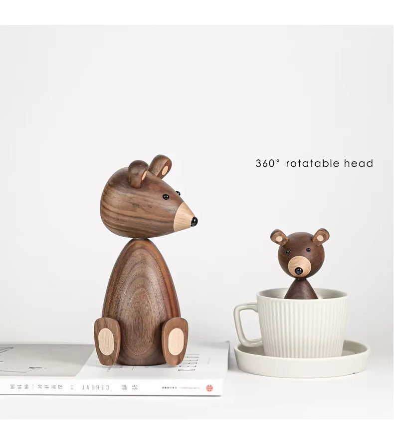 Handsnidad Björn i Valnöt & Bok – Nordisk Inredningsdetalj